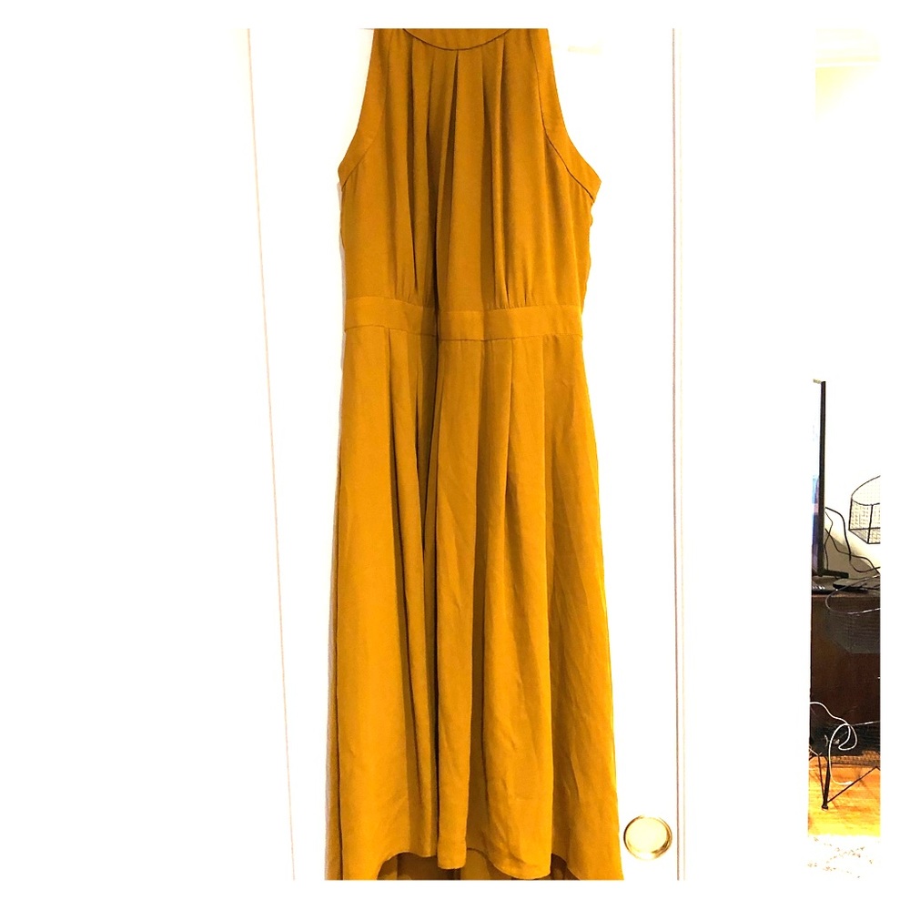 Banana republic size 8 gold dress. NWT
